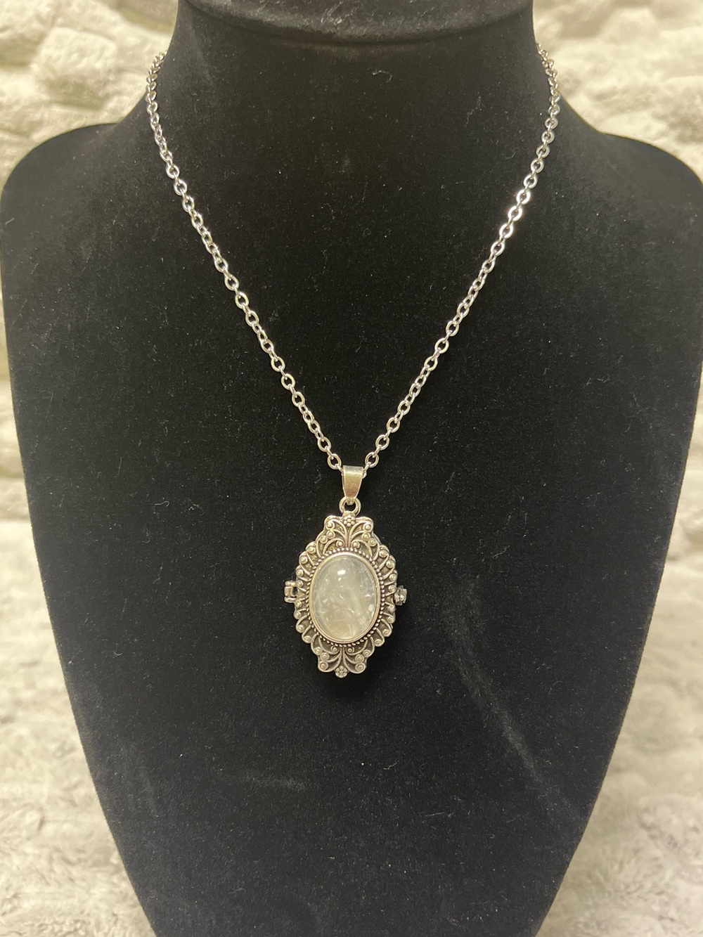 Natural Cracked Quartz Crystal Style Locket